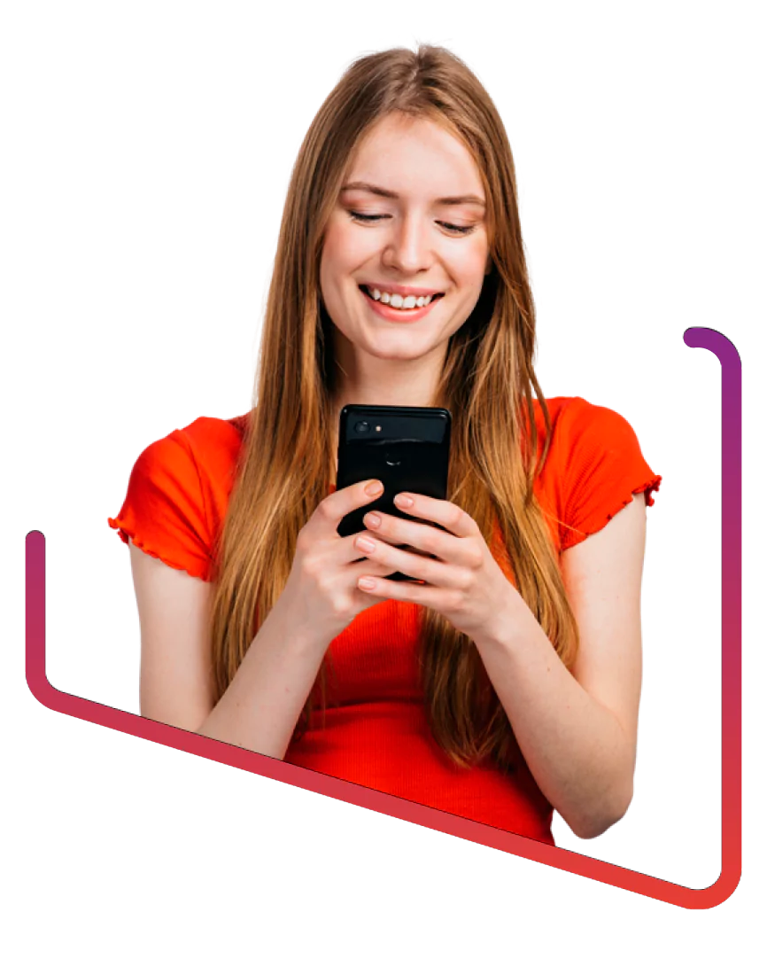 Menina no celular assimilando o clube